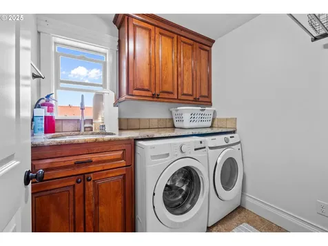 1700 NE Laurel Avenue Woodburn OR 97071