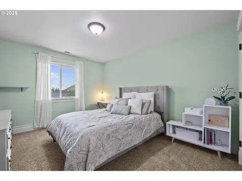 1700 NE Laurel Avenue Woodburn OR 97071