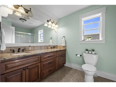 1700 NE Laurel Avenue Woodburn OR 97071