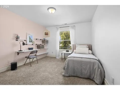 1700 NE Laurel Avenue Woodburn OR 97071