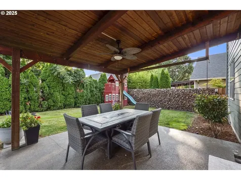 1700 NE Laurel Avenue Woodburn OR 97071