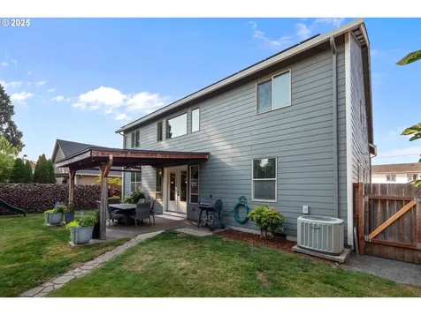 1700 NE Laurel Avenue Woodburn OR 97071