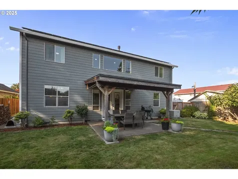 1700 NE Laurel Avenue Woodburn OR 97071