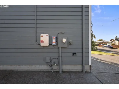 1700 NE Laurel Avenue Woodburn OR 97071
