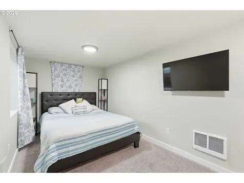 5219 SE Knapp Street Portland OR 97206