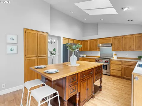 15926 SW Hampshire Terrace Portland OR 97224