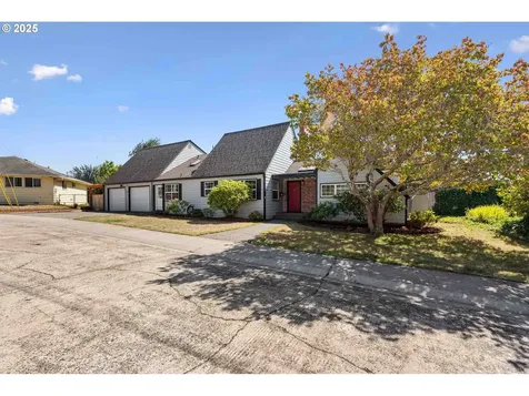 1346 Bayview Street North Bend OR 97459