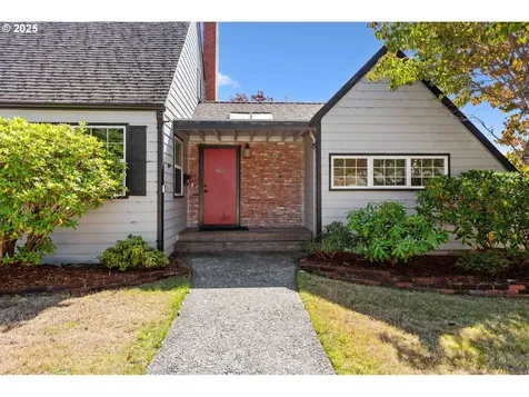1346 Bayview Street North Bend OR 97459