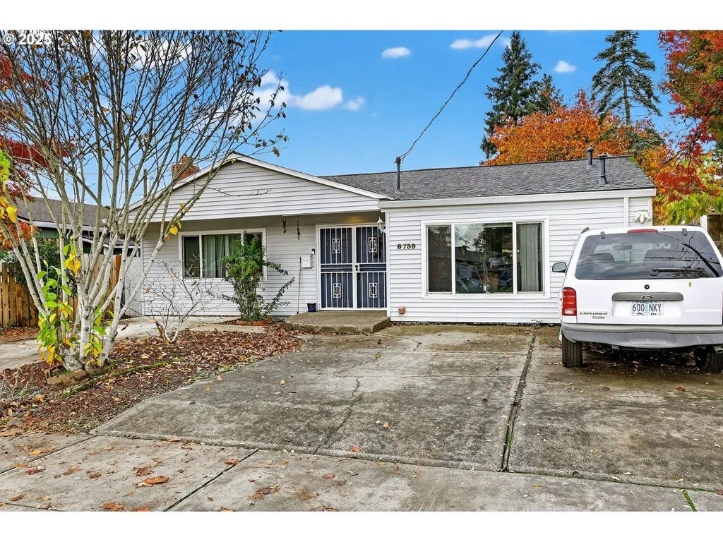 8739 SE Knapp Street Portland OR 97266
