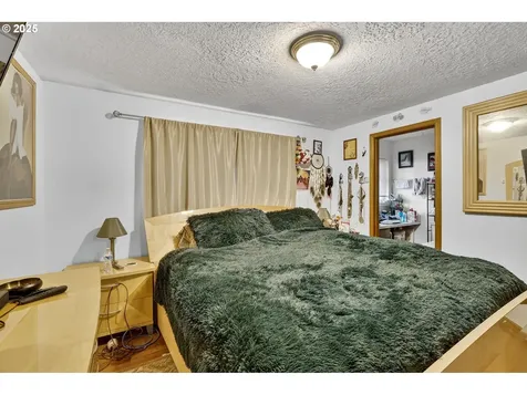 8739 SE Knapp Street Portland OR 97266
