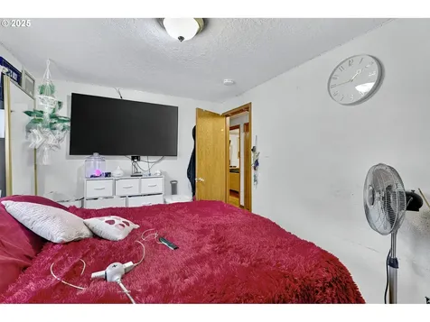 8739 SE Knapp Street Portland OR 97266