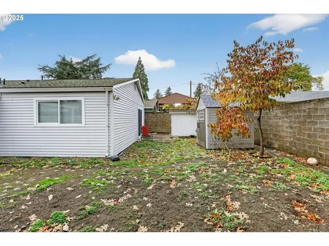 8739 SE Knapp Street Portland OR 97266