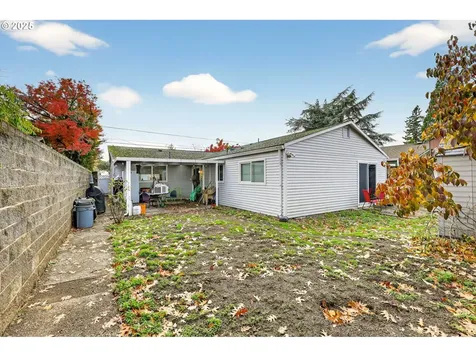 8739 SE Knapp Street Portland OR 97266
