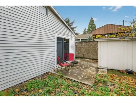 8739 SE Knapp Street Portland OR 97266