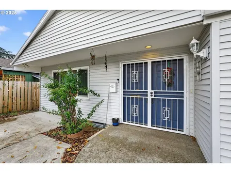 8739 SE Knapp Street Portland OR 97266