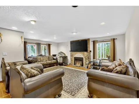 8739 SE Knapp Street Portland OR 97266