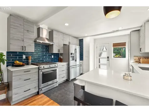 7320 SE Alder Street Portland OR 97215