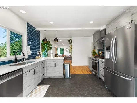 7320 SE Alder Street Portland OR 97215