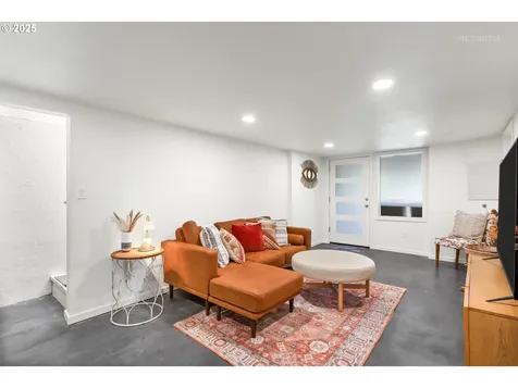 7320 SE Alder Street Portland OR 97215