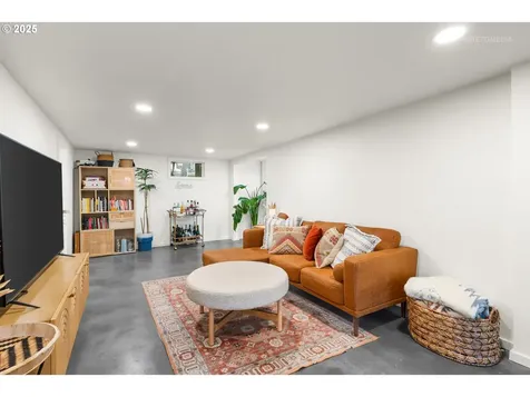 7320 SE Alder Street Portland OR 97215