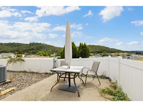 1003 Shadow Ranch Lane Roseburg OR 97470