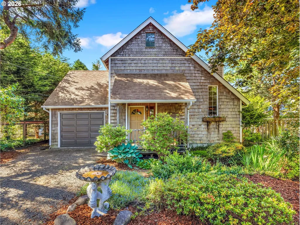 643 5th Street Gearhart OR 97138