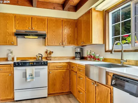 643 5th Street Gearhart OR 97138