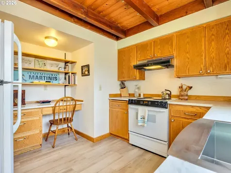 643 5th Street Gearhart OR 97138