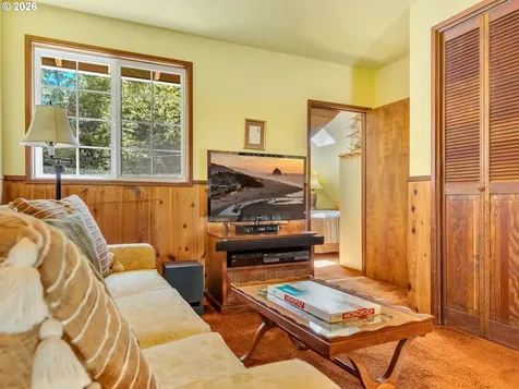643 5th Street Gearhart OR 97138