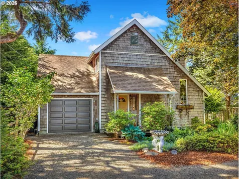 643 5th Street Gearhart OR 97138