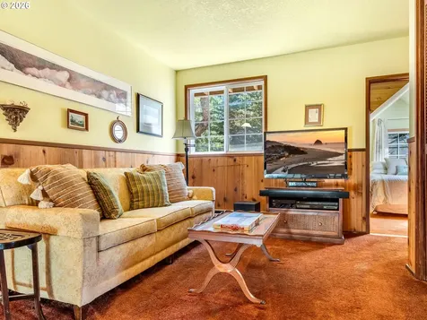 643 5th Street Gearhart OR 97138