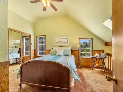643 5th Street Gearhart OR 97138