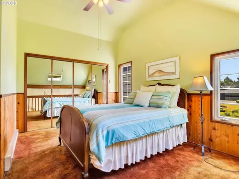 643 5th Street Gearhart OR 97138