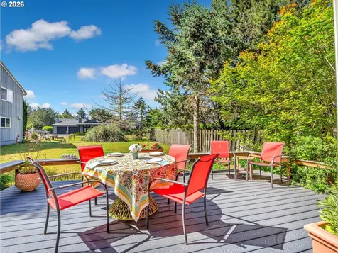643 5th Street Gearhart OR 97138
