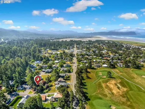 643 5th Street Gearhart OR 97138
