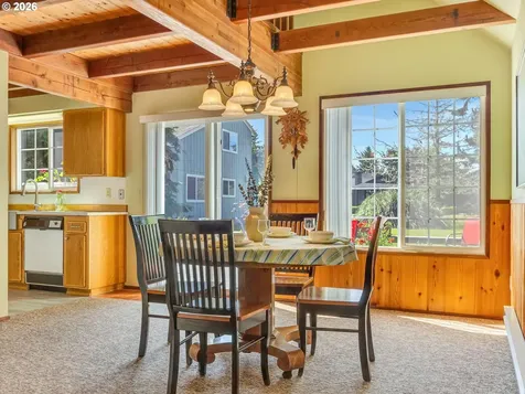 643 5th Street Gearhart OR 97138