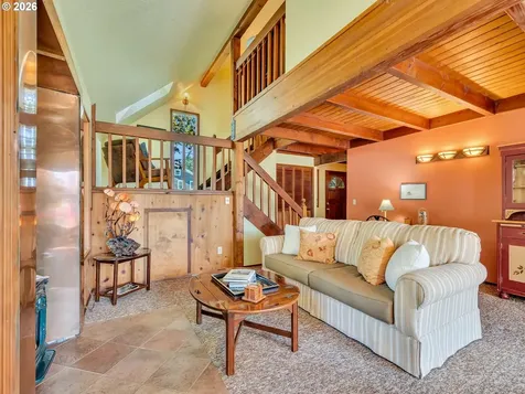 643 5th Street Gearhart OR 97138