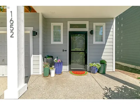 1652 SW Wright Place Troutdale OR 97060
