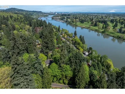 1911 S Carey Lane Portland OR 97219