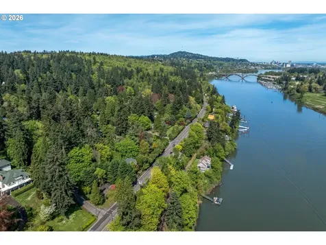 1911 S Carey Lane Portland OR 97219