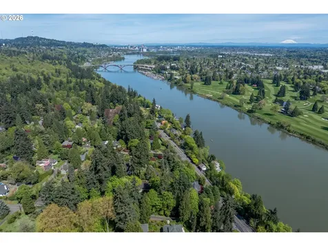 1911 S Carey Lane Portland OR 97219