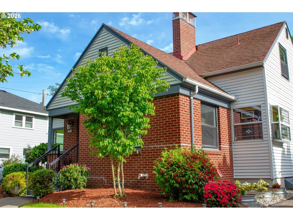 4446 NE Irving Street Portland OR 97213