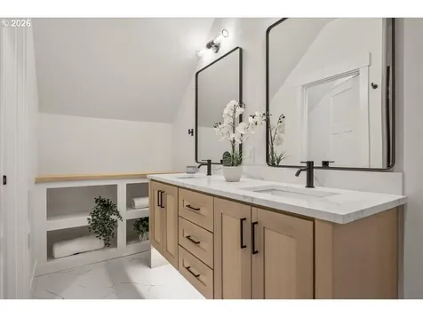 4234 SE Yamhill Street Portland OR 97215