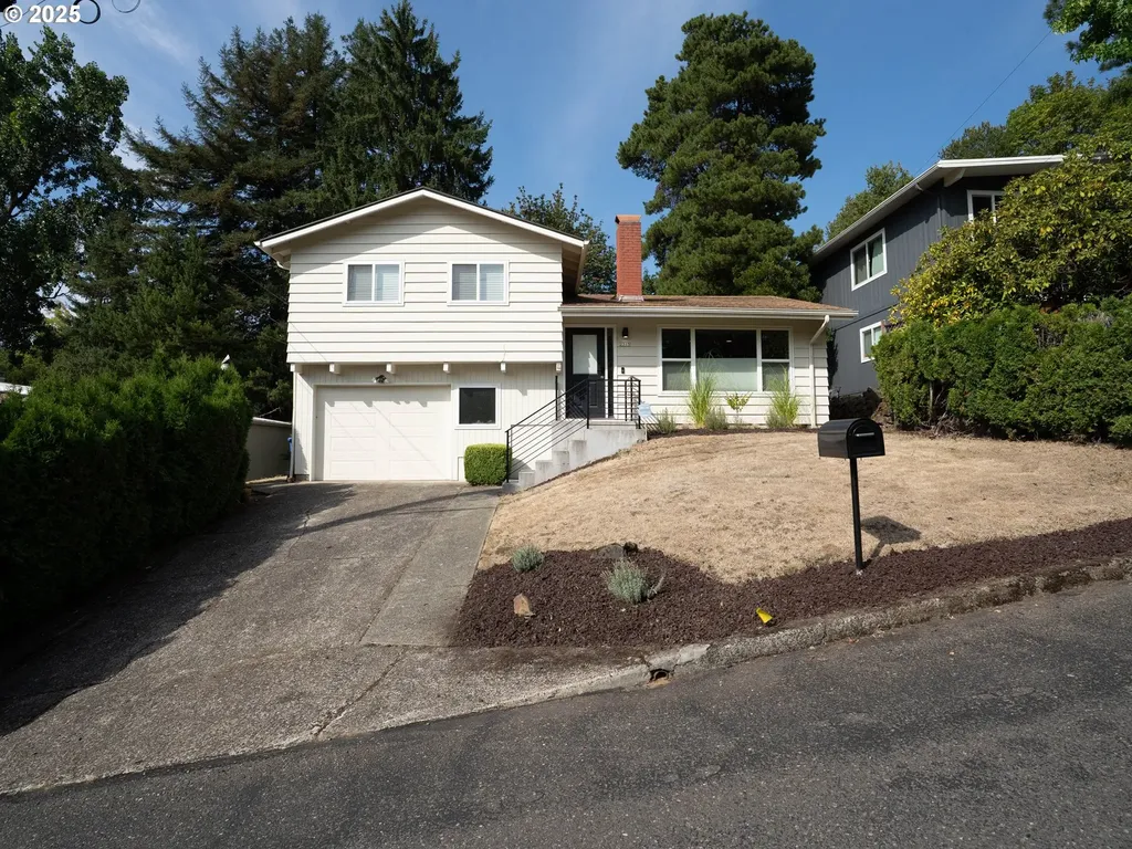 2315 SW Iowa Street Portland OR 97239