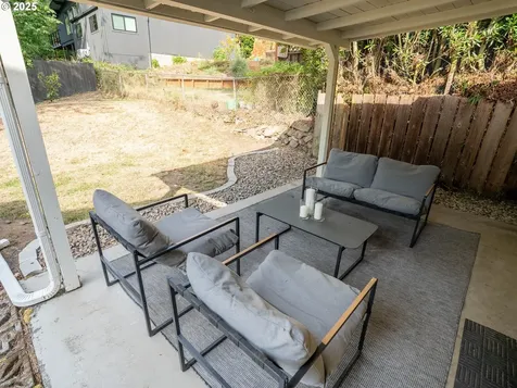 2315 SW Iowa Street Portland OR 97239