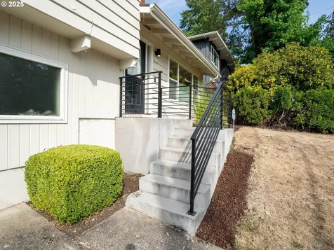 2315 SW Iowa Street Portland OR 97239