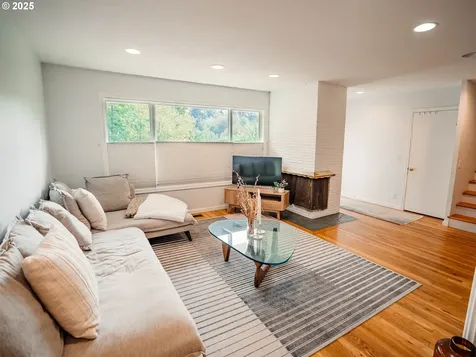 2315 SW Iowa Street Portland OR 97239