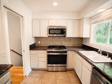 2315 SW Iowa Street Portland OR 97239