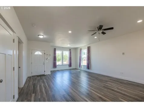 2010 Roosevelt Loop North Bend OR 97459
