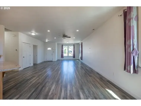 2010 Roosevelt Loop North Bend OR 97459